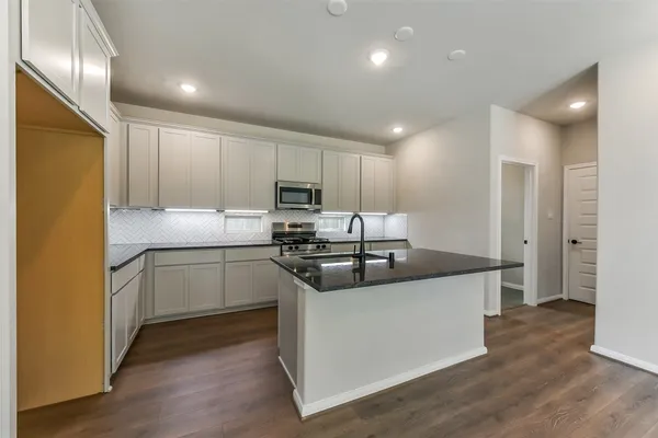 $392,989 | 4214 Red Cedar Ring Lane, Pinehurst, TX 77362