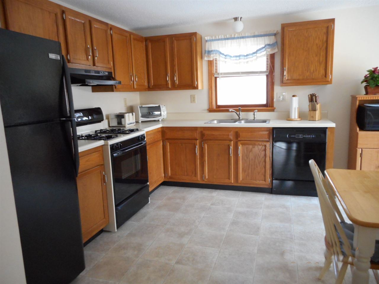 4 R Rebecca Lane, Unit R Derry, NH 03038 - Photo 3 of 12