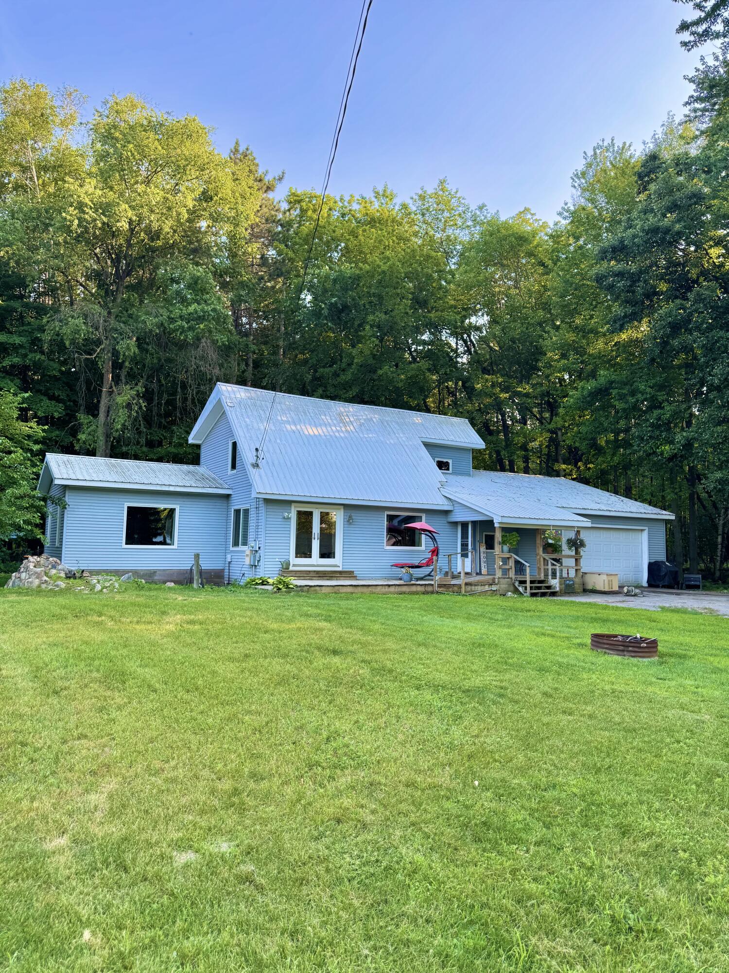 9462 East Colby Road Crystal, MI 48818 - Photo 2 of 51 IMG_9050