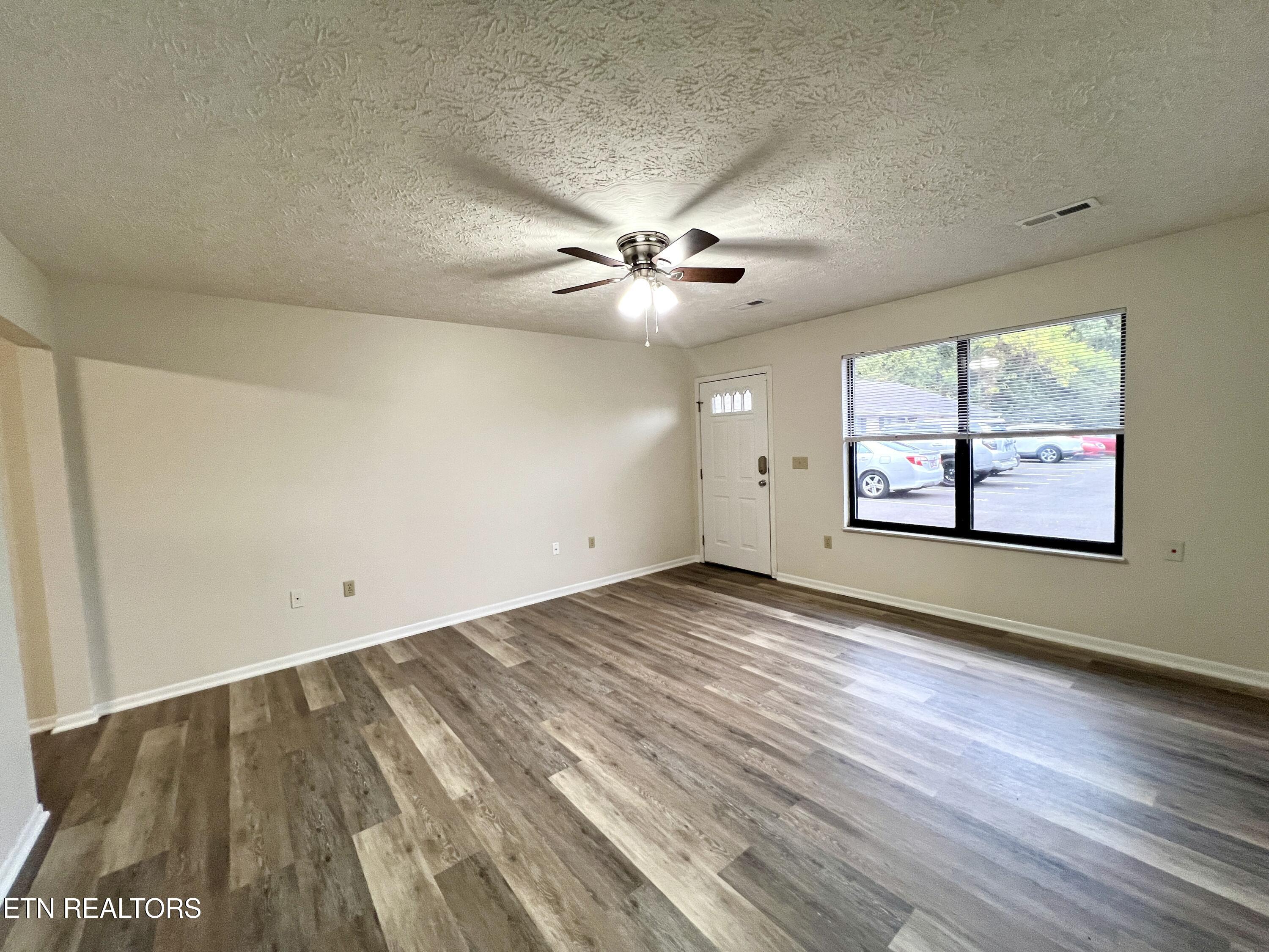 2709 Roberts Road Kodak, TN 37764 - Photo 14 of 40 20251007_122657860_iOS