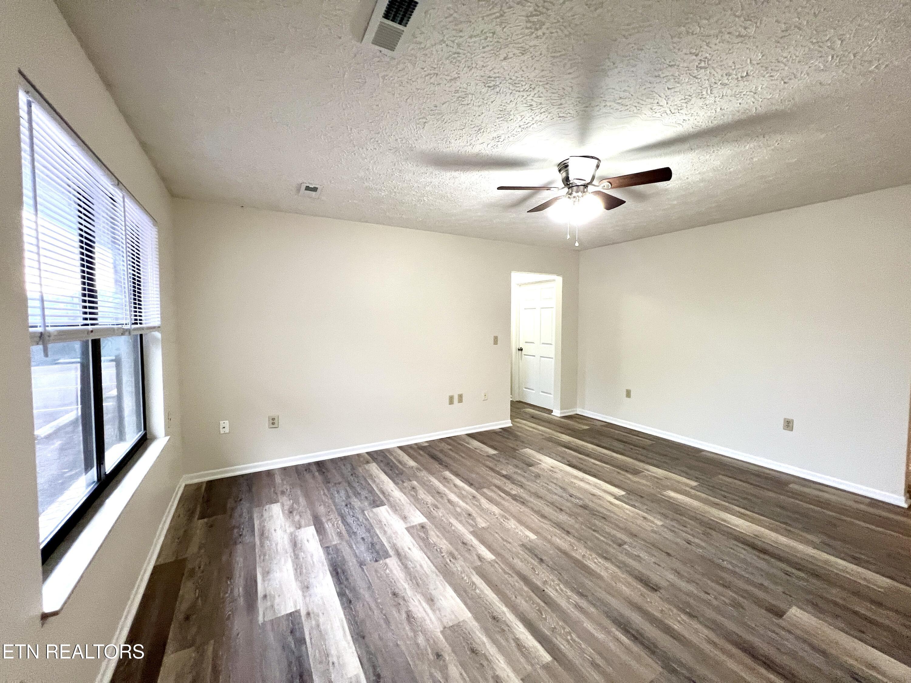 2709 Roberts Road Kodak, TN 37764 - Photo 15 of 40 20251007_122727778_iOS