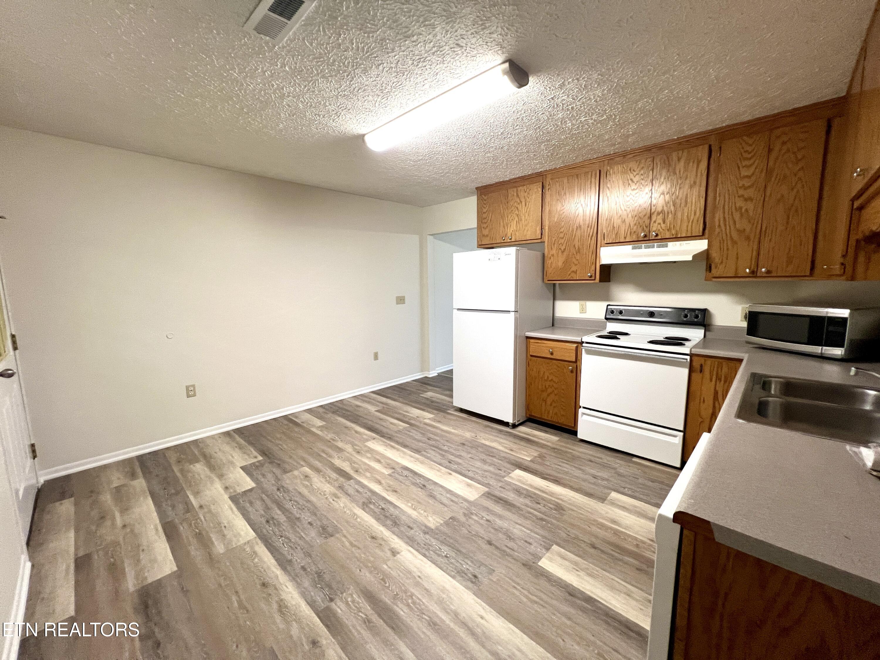 2709 Roberts Road Kodak, TN 37764 - Photo 19 of 40 20251007_122842457_iOS