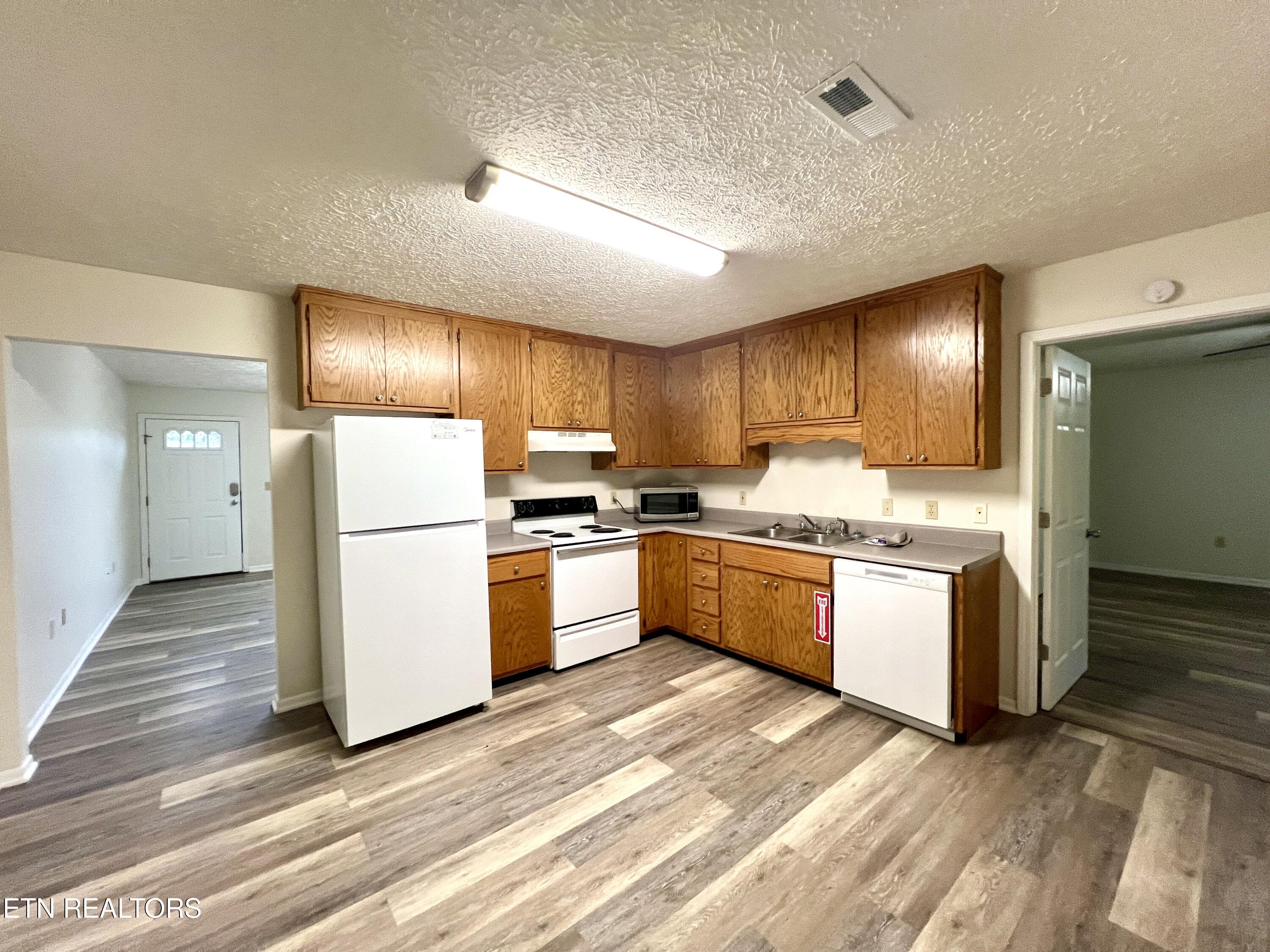 2709 Roberts Road Kodak, TN 37764 - Photo 22 of 40 20251007_122929515_iOS