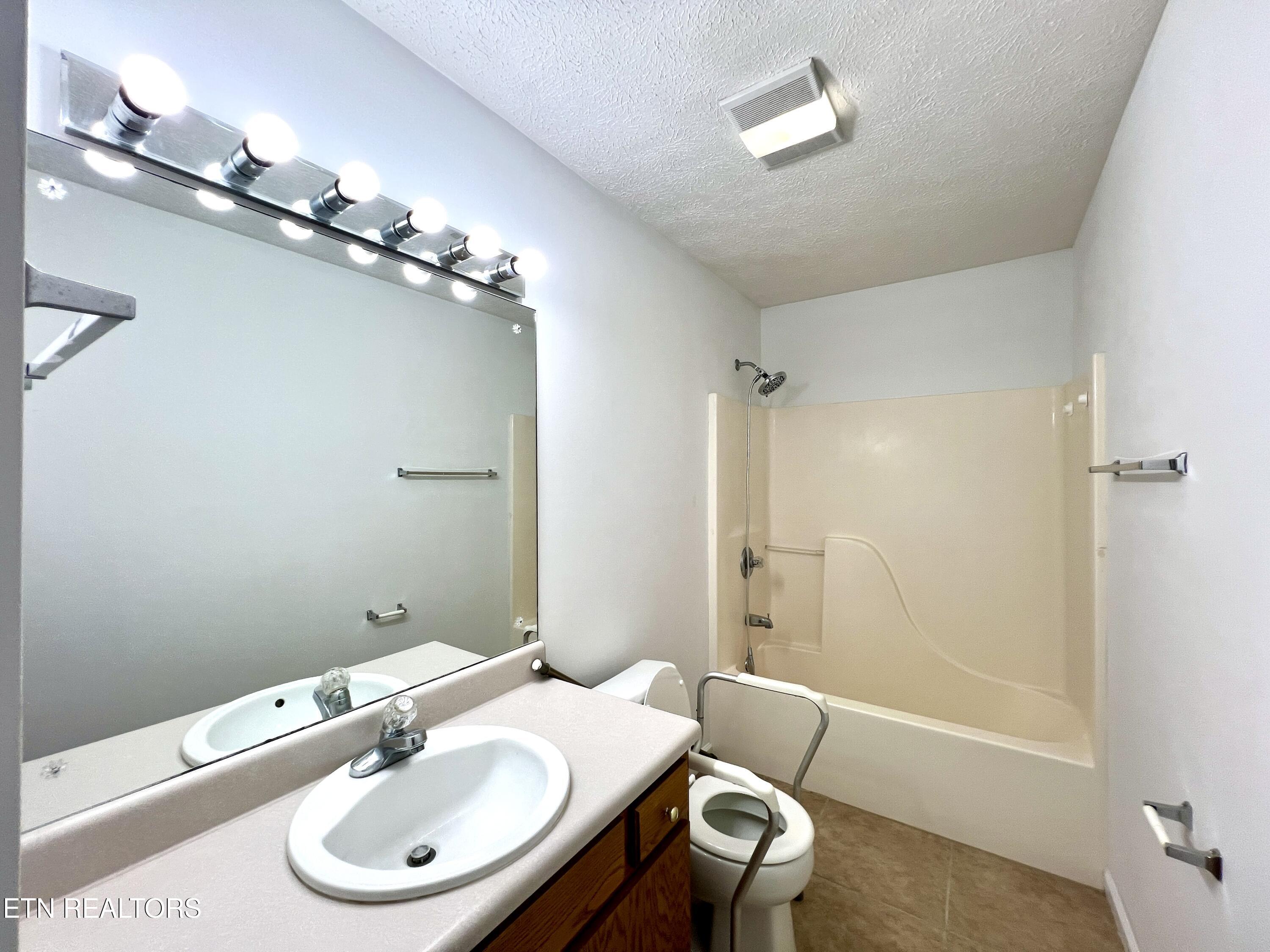 2709 Roberts Road Kodak, TN 37764 - Photo 35 of 40 20251007_124939385_iOS