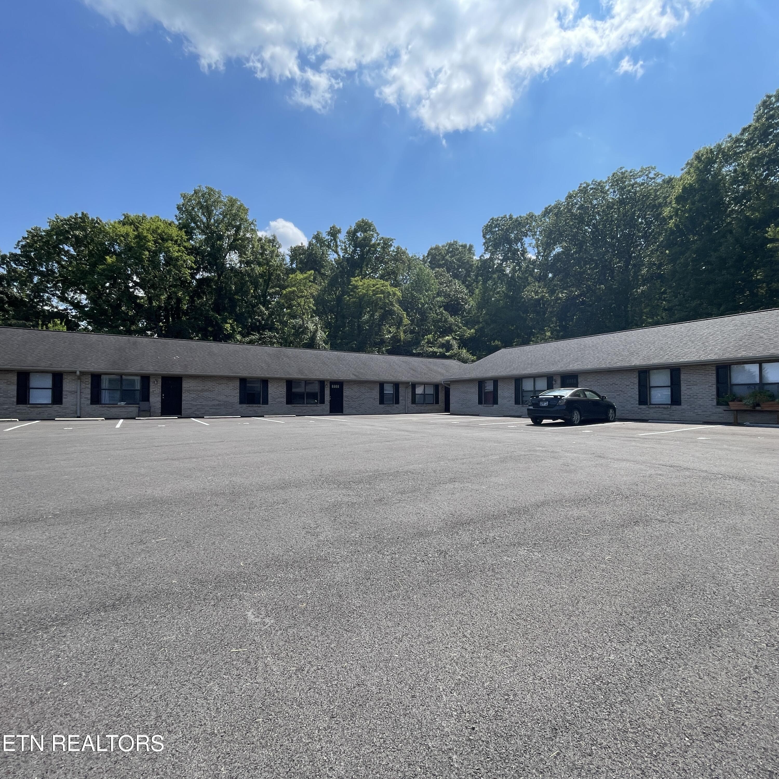 2709 Roberts Road Kodak, TN 37764 - Photo 4 of 40 20250820_191408371_iOS