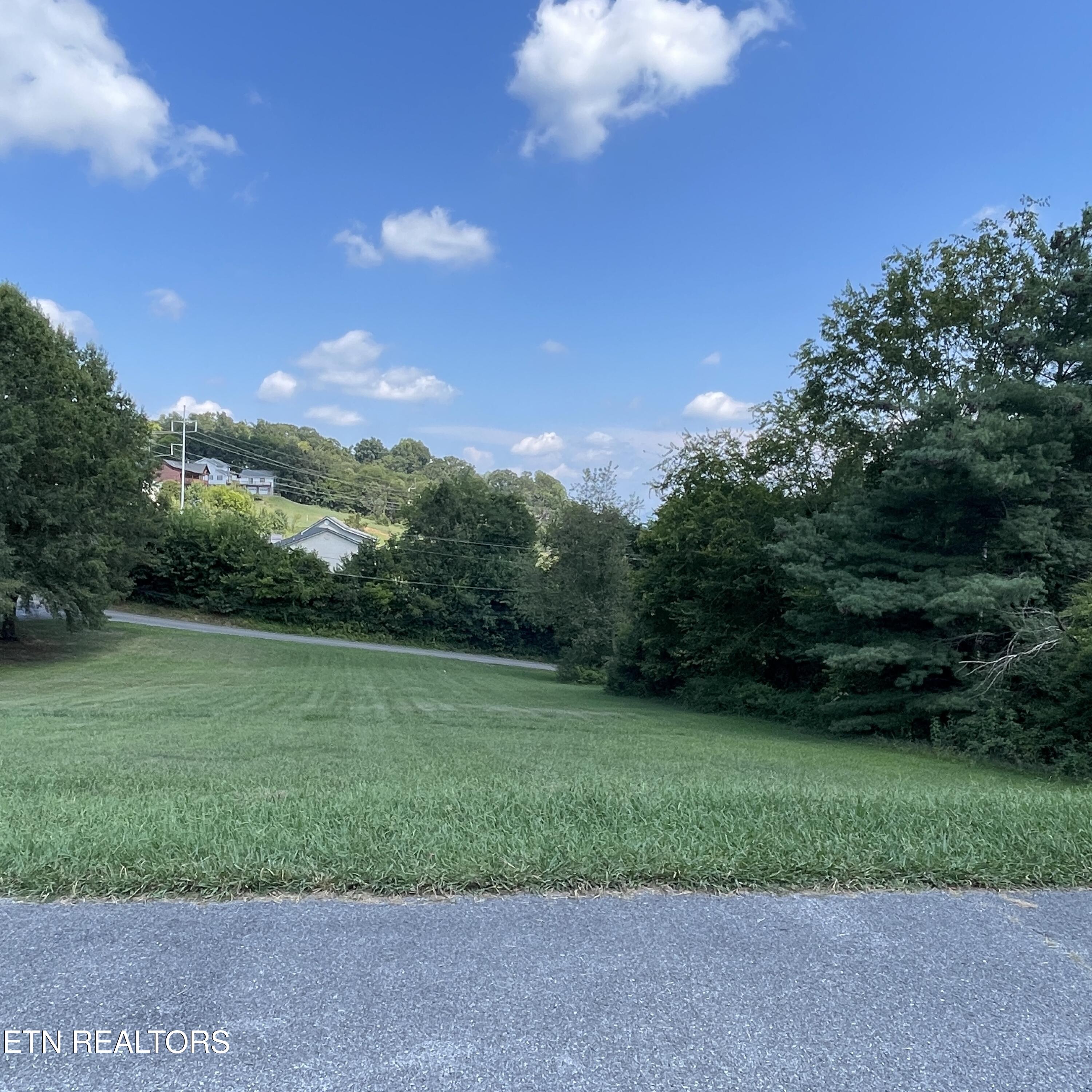 2709 Roberts Road Kodak, TN 37764 - Photo 6 of 40 20250820_191637345_iOS