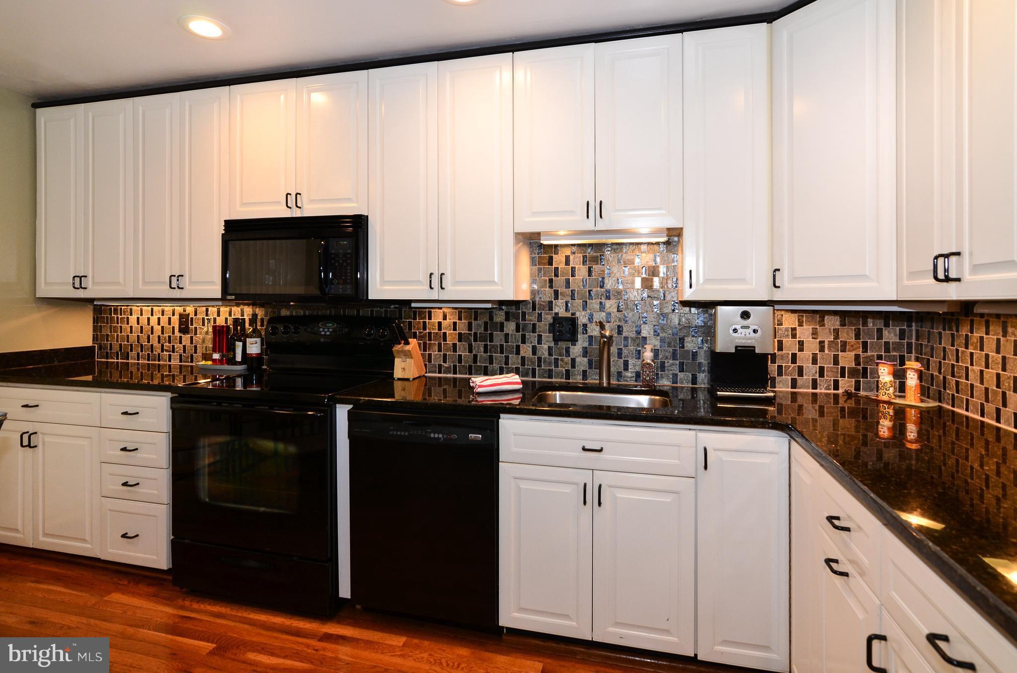 2023 Wethersfield Court Reston, VA 20191 - Photo 6 of 30 Kitchen