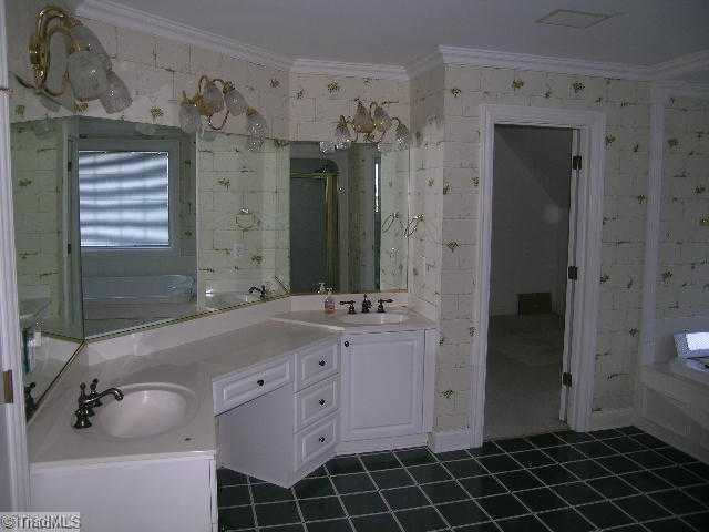 135 Suntree Road Advance, NC 27006 - Photo 10 of 16 Master Bath/Spa.