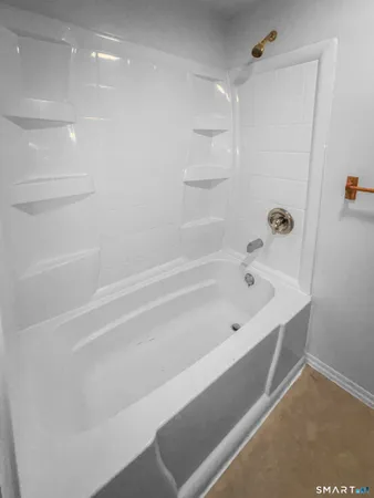 $1,400 | 1235 Bank Street, Unit 2, Waterbury, CT 06708