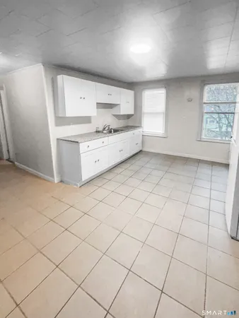 $1,400 | 1235 Bank Street, Unit 2, Waterbury, CT 06708