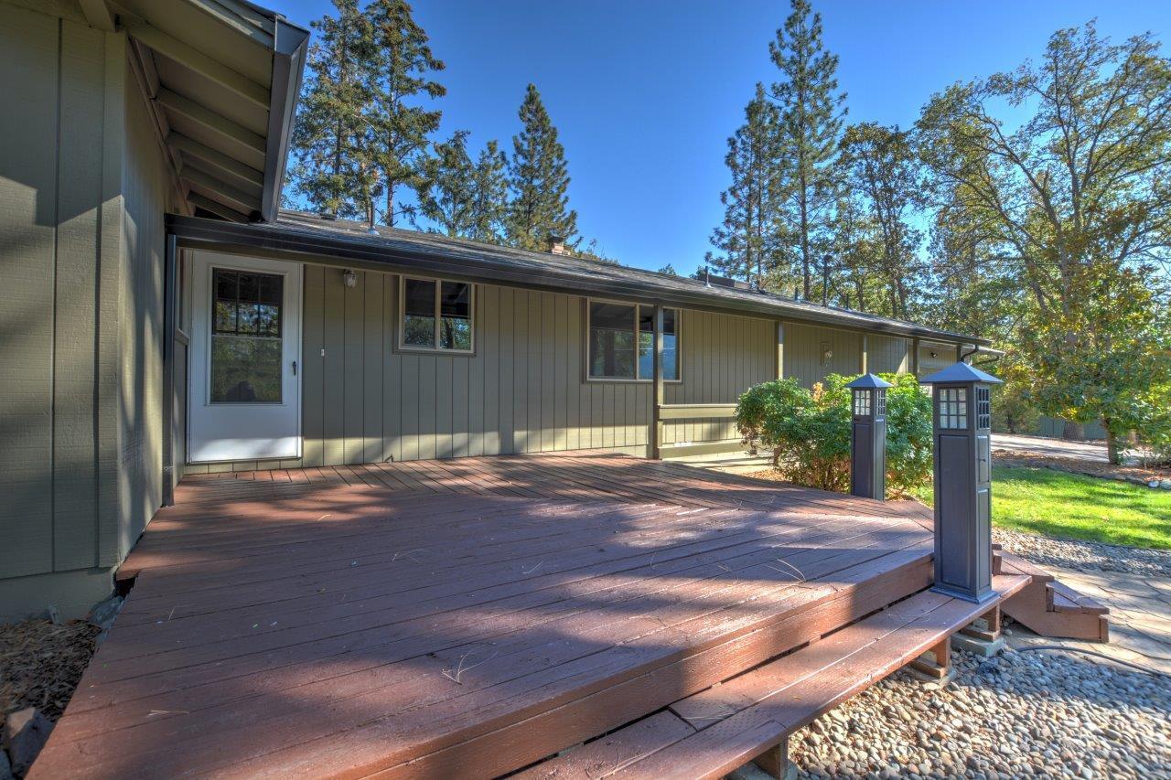 833 Upper Applegate Road Jacksonville, OR 97530 - Photo 53 of 58 a front view of a house with garden