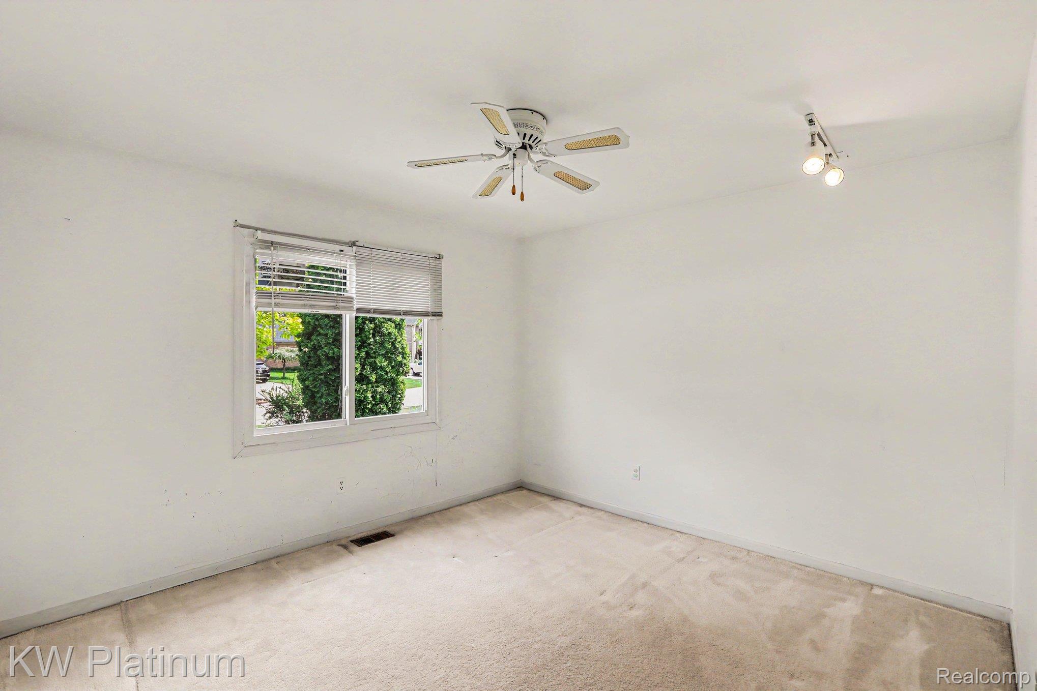 1614 Crestline Lane Rochester, MI 48307 - Photo 16 of 31 013_file_2100.jpg