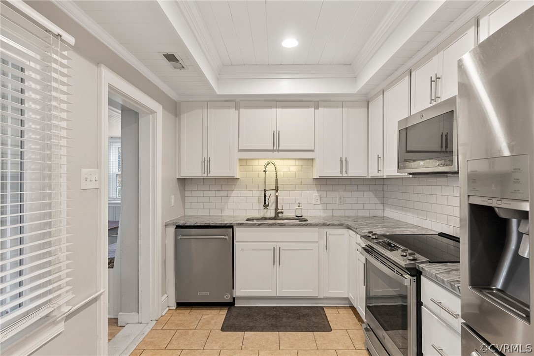 935 Hampton Road Petersburg, VA 23805 - Photo 15 of 49 Granite counters and STAINLESS STEEL applicances