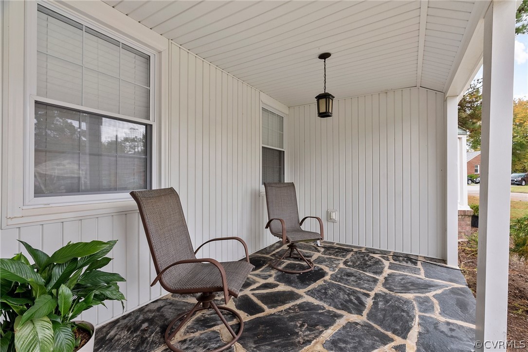 935 Hampton Road Petersburg, VA 23805 - Photo 4 of 49 Plenty of room for front-porch sittin'