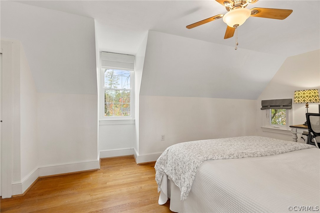 935 Hampton Road Petersburg, VA 23805 - Photo 42 of 49 Hardwoods and ceiling fan