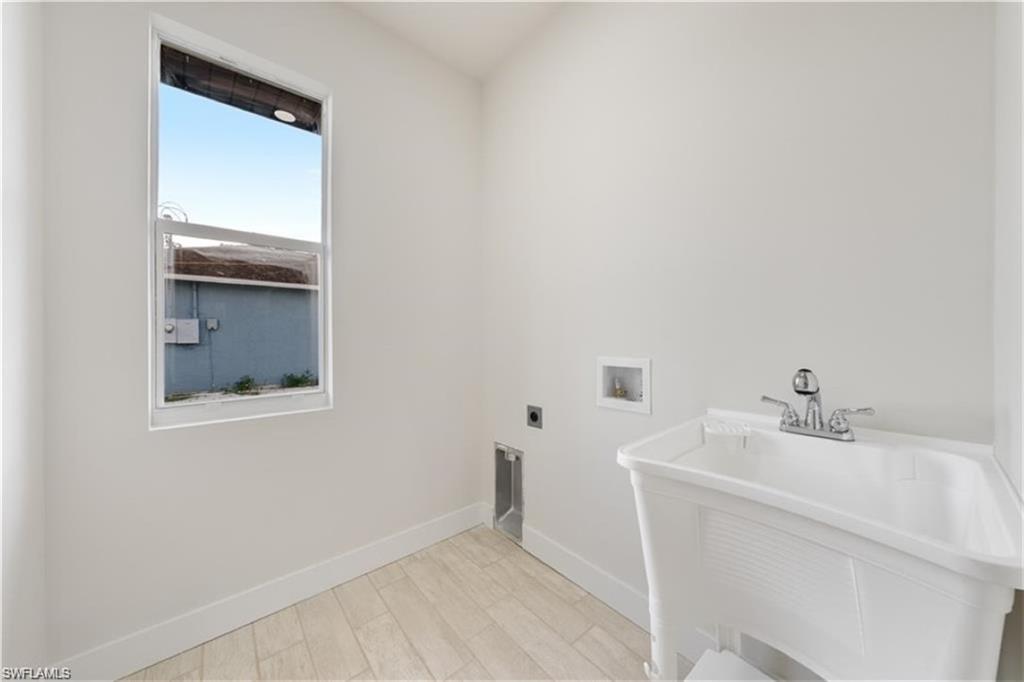 3008 23rd Street Southwest Lehigh Acres, FL 33976 - Photo 9 of 10 a bathroom with a bathtub