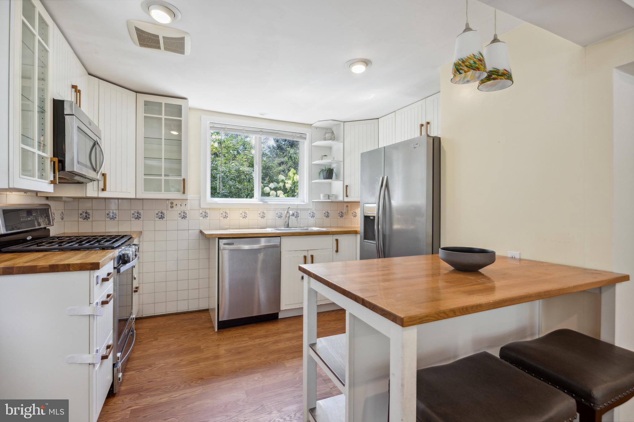709 Oxford Road Bala Cynwyd, PA 19004 - Photo 12 of 25 Kitchen looks out over dining area
