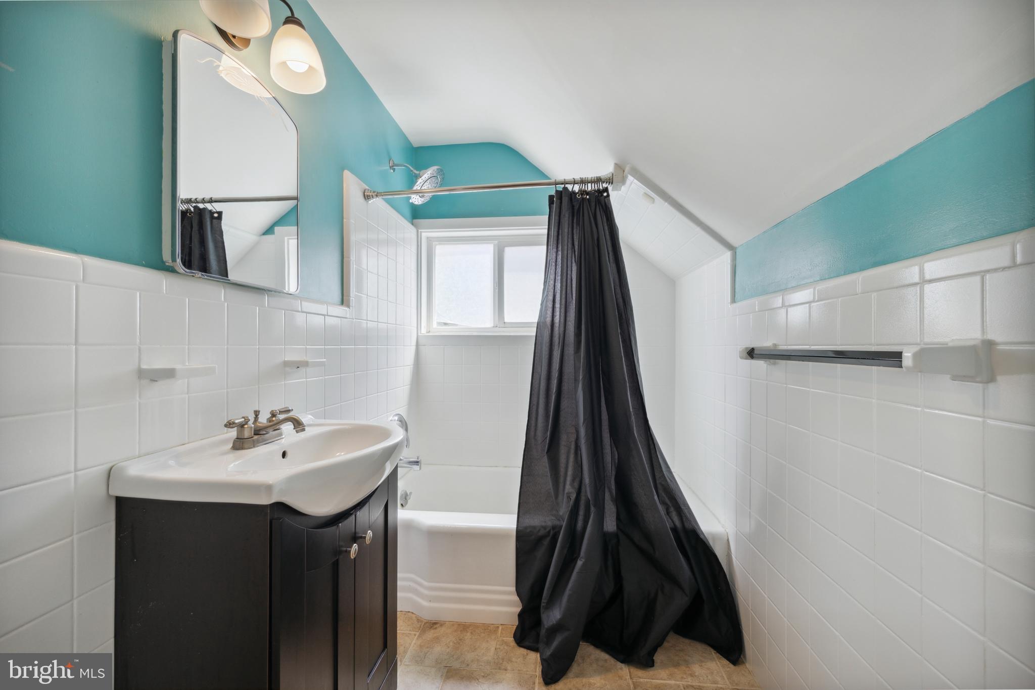 709 Oxford Road Bala Cynwyd, PA 19004 - Photo 24 of 25 Second full bathroom