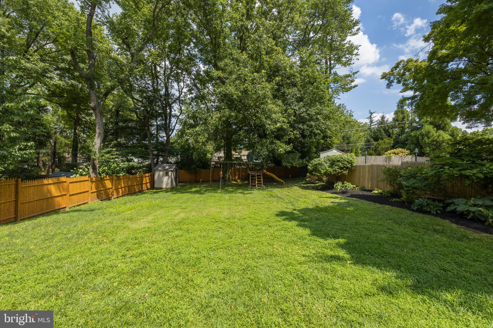 709 Oxford Road Bala Cynwyd, PA 19004 - Photo 5 of 25 Expansive lawn in back