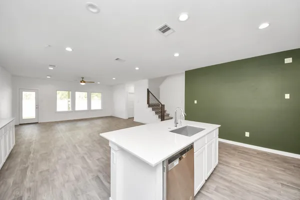 $2,800 | 10438 Plateau Pt Trail, Conroe, TX 77384