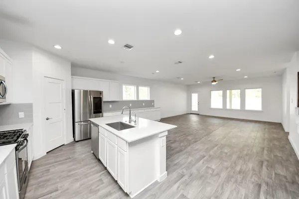 $2,800 | 10438 Plateau Pt Trail, Conroe, TX 77384