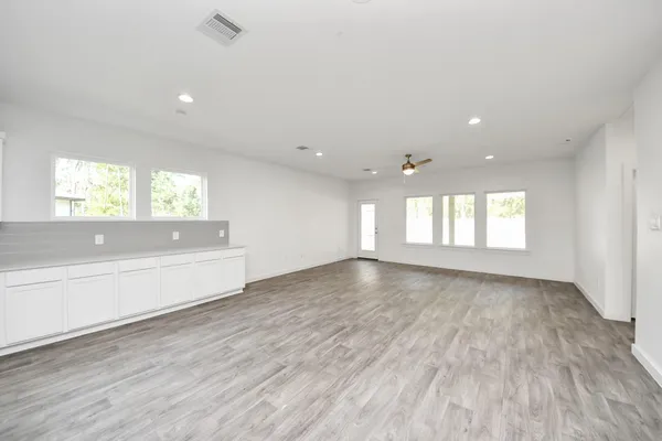 $2,800 | 10438 Plateau Pt Trail, Conroe, TX 77384