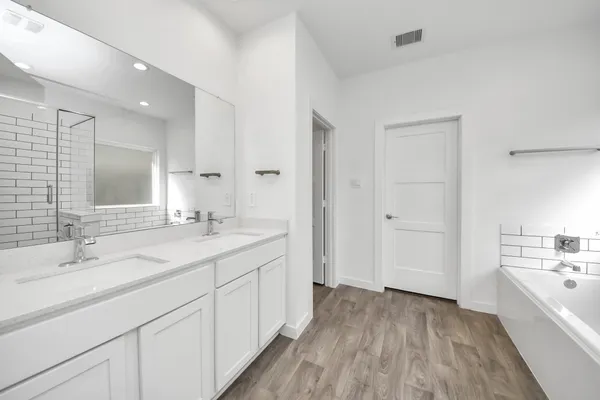 $2,800 | 10438 Plateau Pt Trail, Conroe, TX 77384