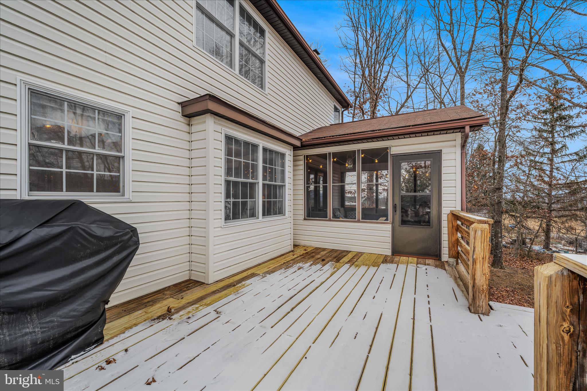 2509 Highland Ridge Road Berkeley Springs, WV 25411 - Photo 23 of 68 Deck