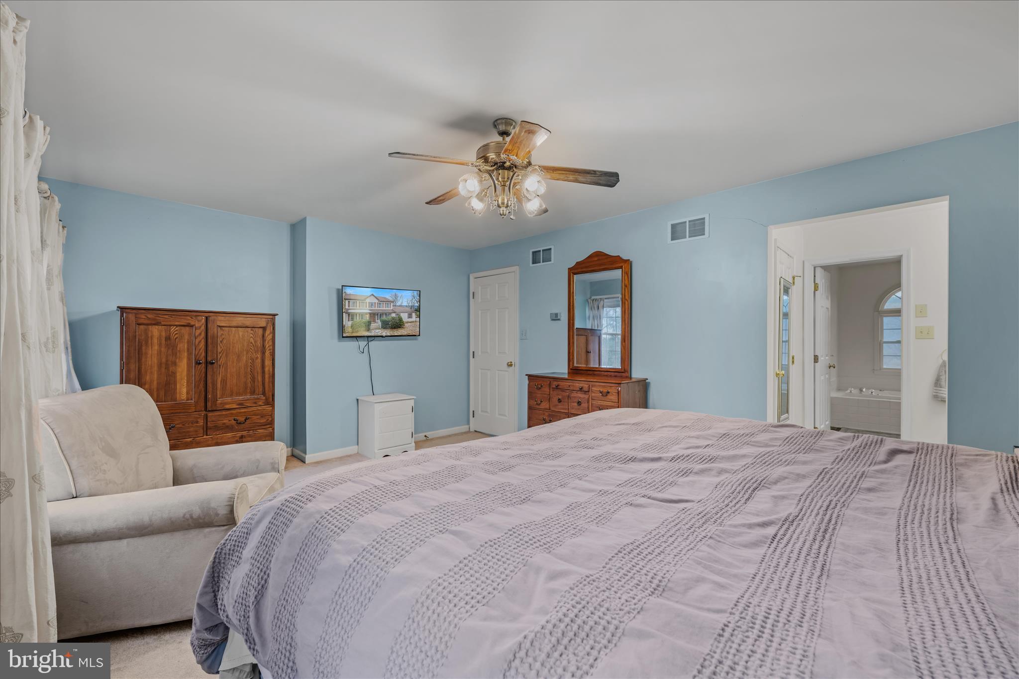 2509 Highland Ridge Road Berkeley Springs, WV 25411 - Photo 27 of 68 Primary Bedroom