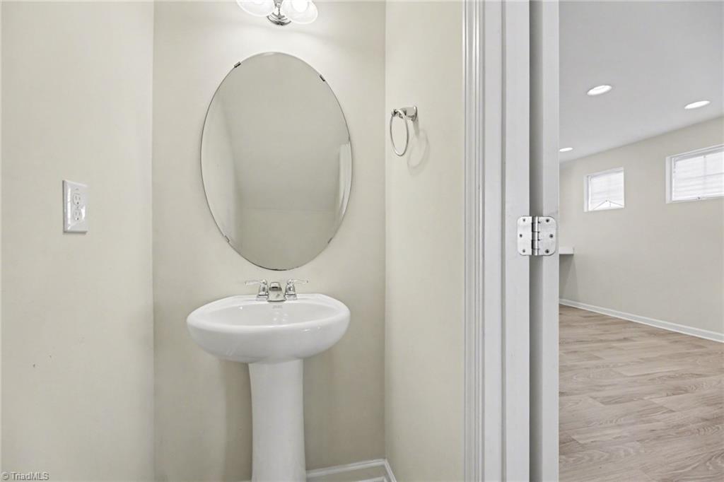 3874 Copperfield Court High Point, NC 27282 - Photo 15 of 33