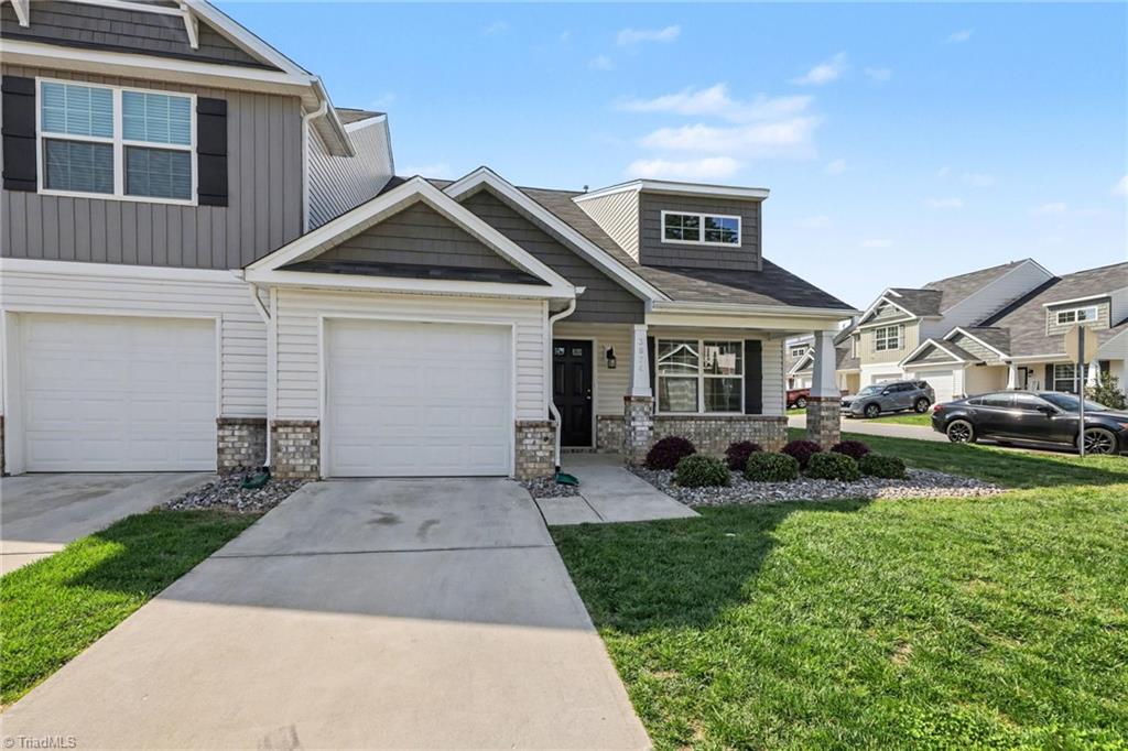 3874 Copperfield Court High Point, NC 27282 - Photo 4 of 33