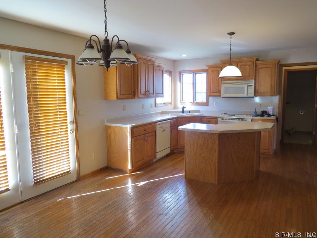2906 Eagle Pointe Road Godfrey, IL 62035 - Photo 3 of 15 Gallery Image 3