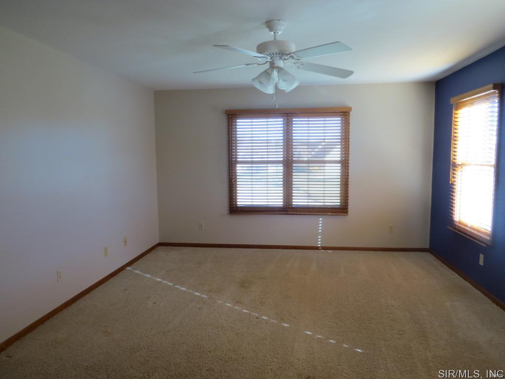 2906 Eagle Pointe Road Godfrey, IL 62035 - Photo 9 of 15 Gallery Image 9