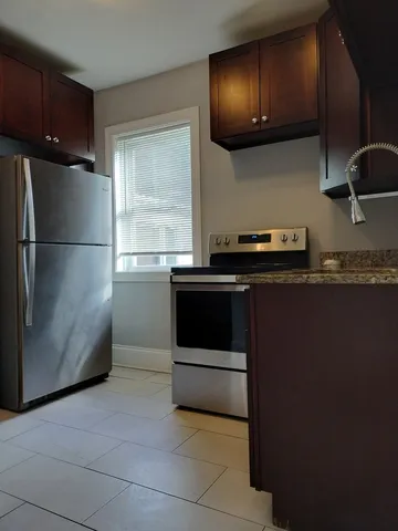 $1,150 | 7408 South Eberhart Avenue, Unit 1R, Chicago, IL 60619