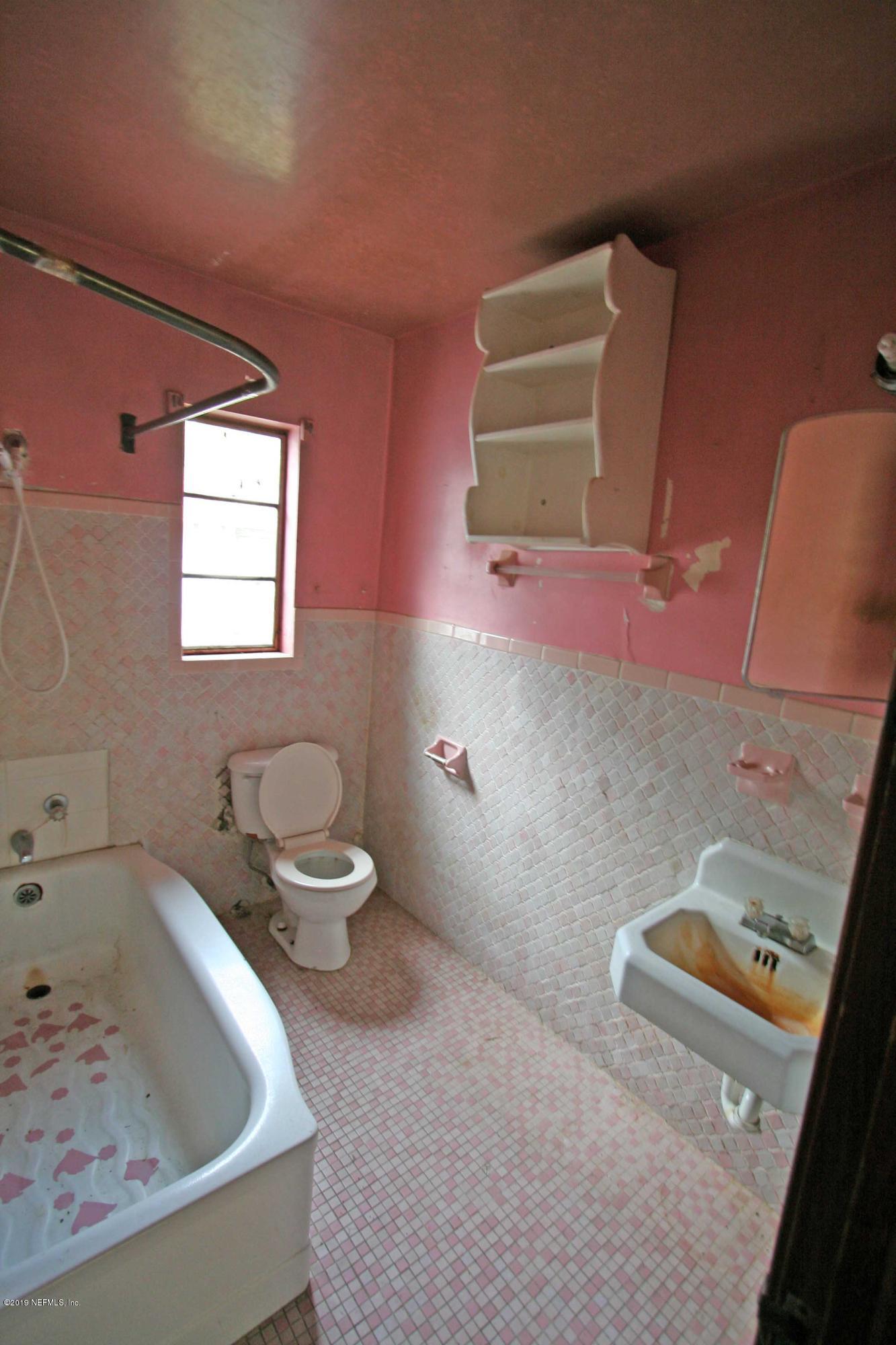 3831 Freeman Road Jacksonville, FL 32207 - Photo 5 of 11 a bathroom with a tub a sink and a window