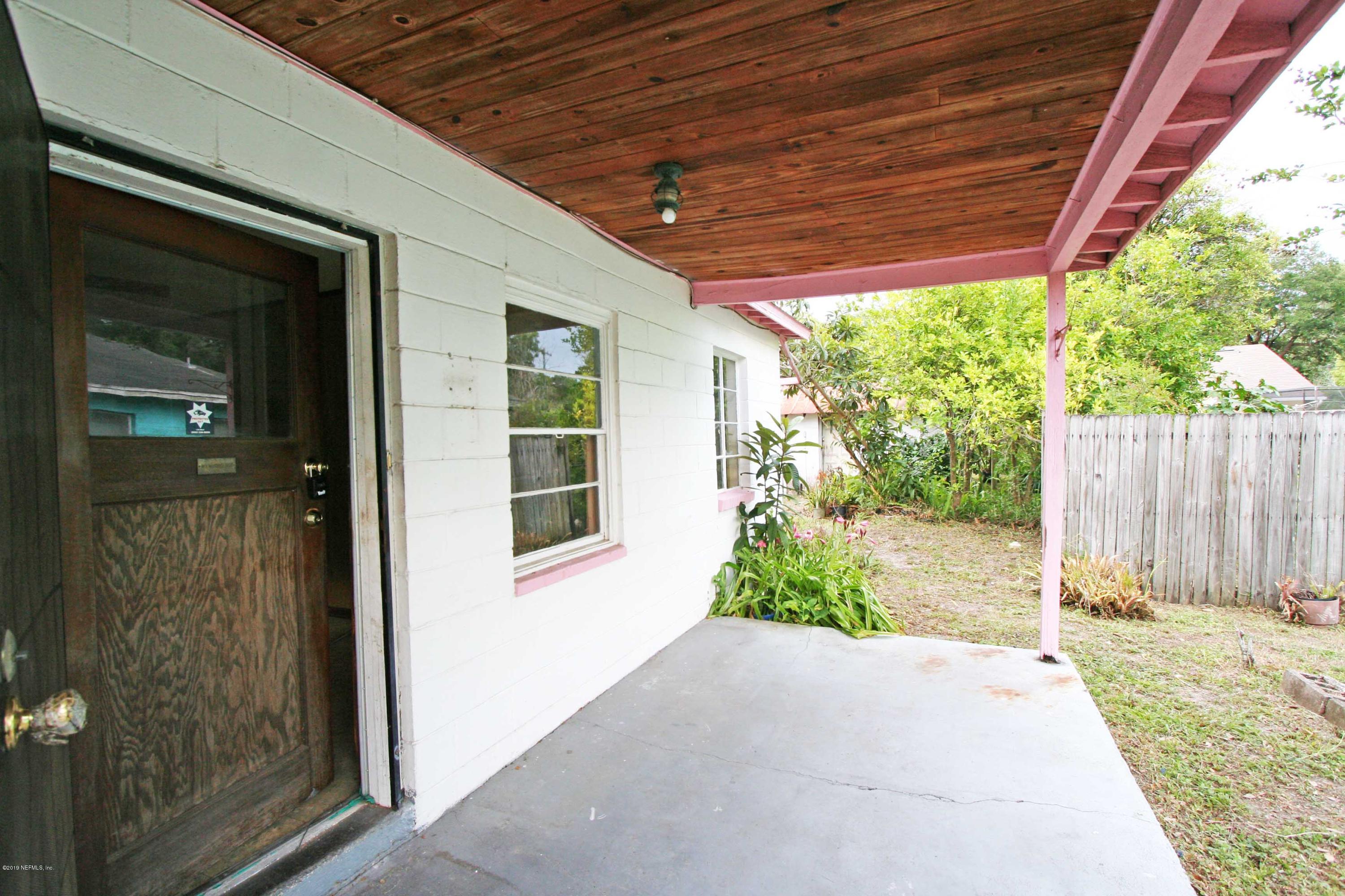 3831 Freeman Road Jacksonville, FL 32207 - Photo 8 of 11 a front view of a house with a garden