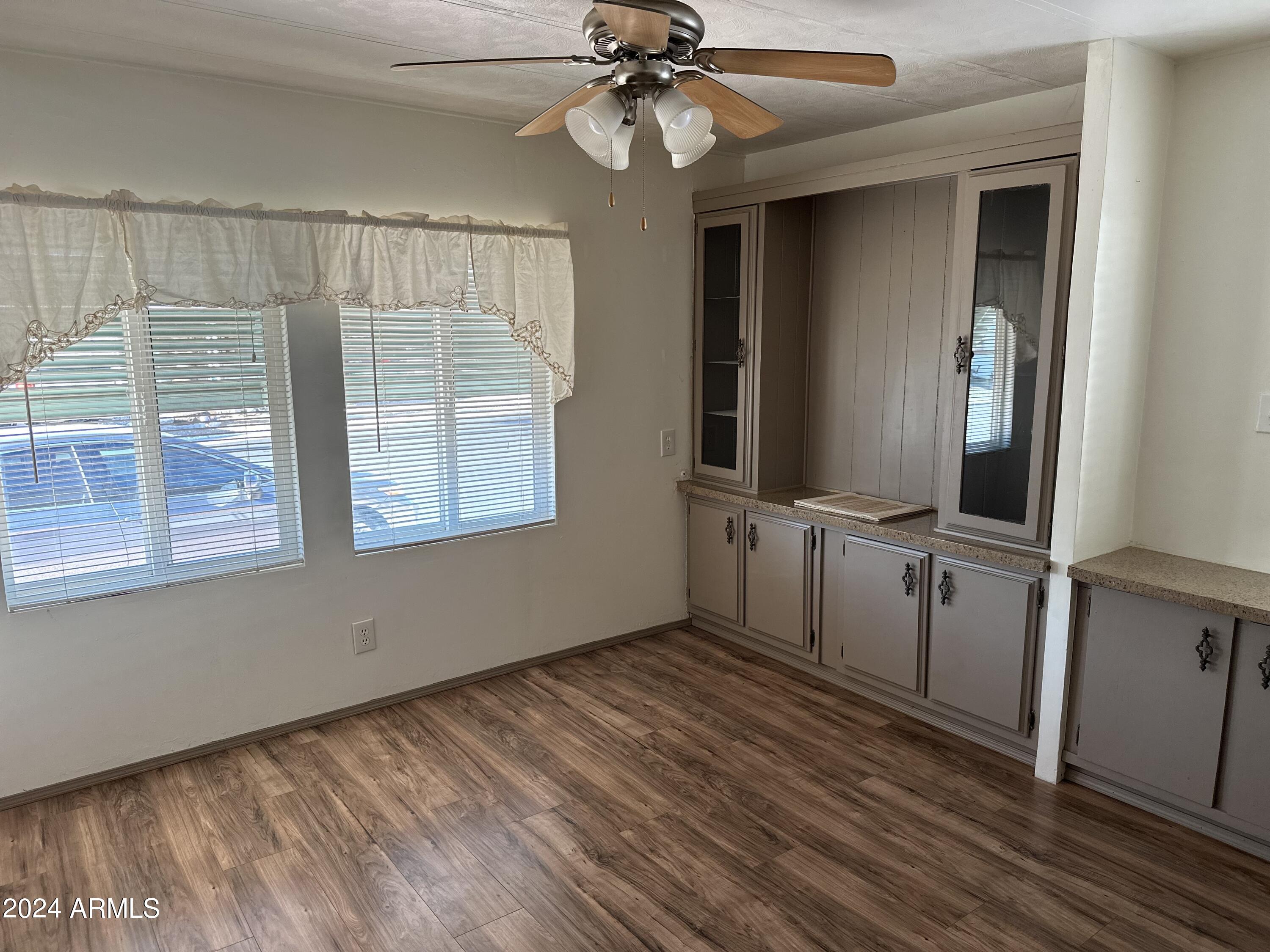 303 South Recker Road, Unit 47 Mesa, AZ 85206 - Photo 4 of 10 Dining Area