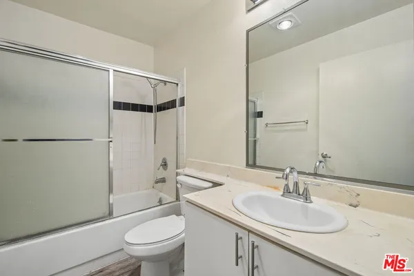 $2,695 | 870 Crenshaw Boulevard, Unit 202, Los Angeles, CA 90005