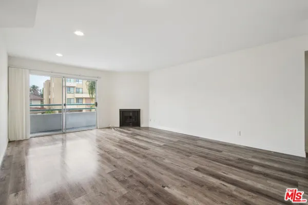 $2,695 | 870 Crenshaw Boulevard, Unit 202, Los Angeles, CA 90005