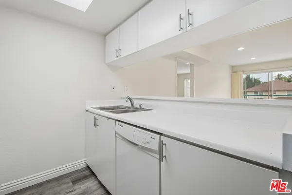 $2,695 | 870 Crenshaw Boulevard, Unit 202, Los Angeles, CA 90005