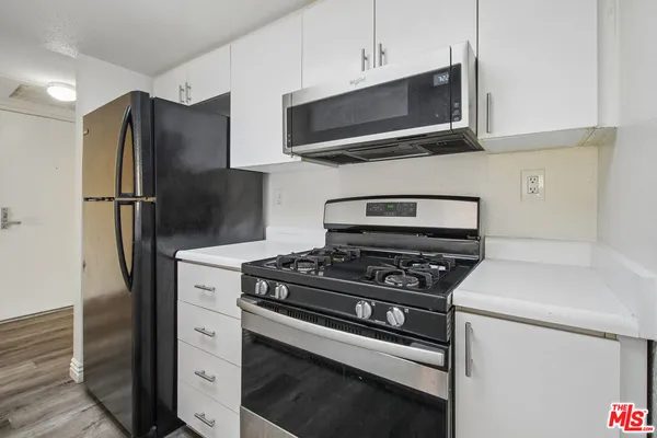 $2,695 | 870 Crenshaw Boulevard, Unit 202, Los Angeles, CA 90005