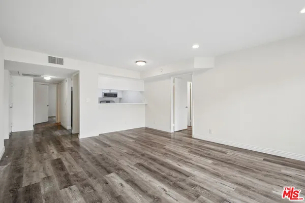 $2,695 | 870 Crenshaw Boulevard, Unit 202, Los Angeles, CA 90005