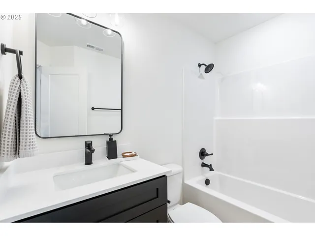 $464,900 | 418 Northeast 117th Avenue, Vancouver, WA 98684