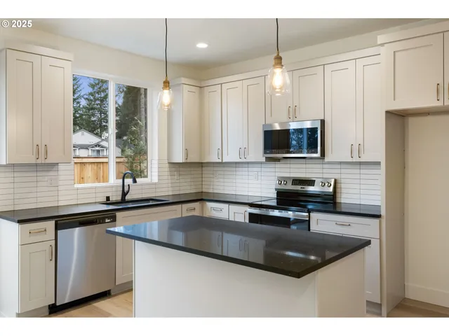 $464,900 | 418 Northeast 117th Avenue, Vancouver, WA 98684