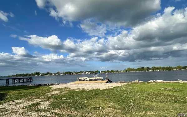 $2,000 | 8174 False River Drive, New Roads, LA 70760