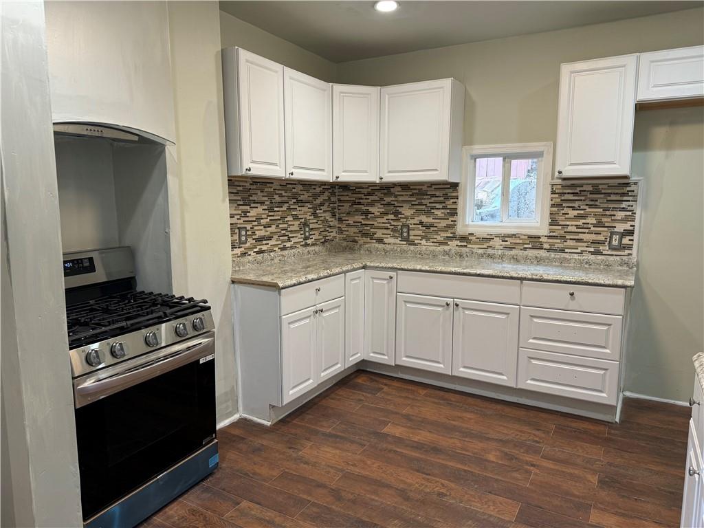 522 Cubbage Street Carnegie, PA 15106 - Photo 4 of 22 a kitchen with granite countertop a stove and cabinets