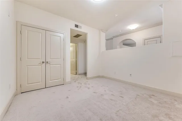 en empty room with an entryway