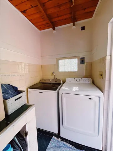 $3,500 | 1075 Northeast 120th Street, Biscayne Park, FL 33161