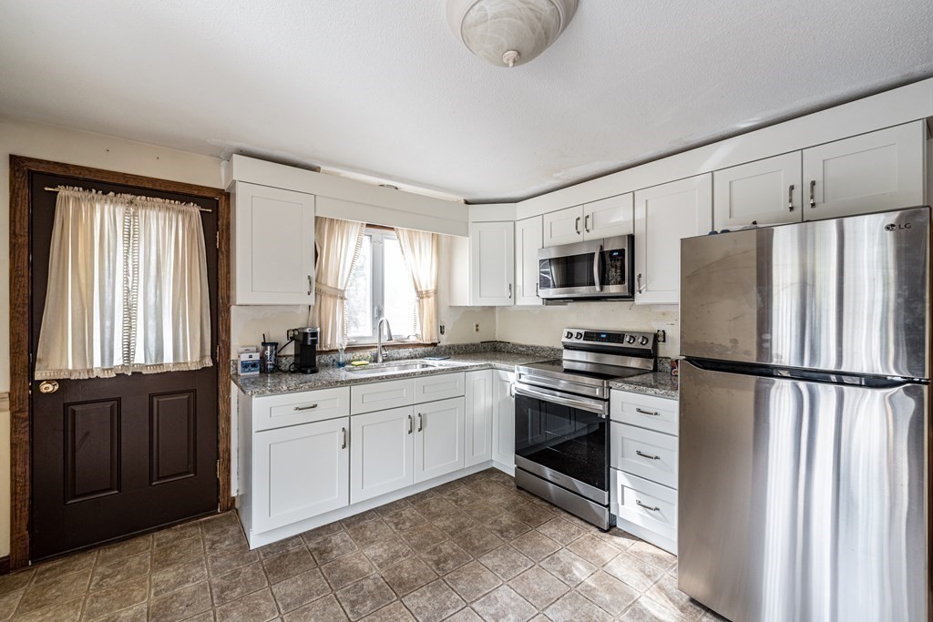 47 Hopkins Road Westfield, MA 01085 - Photo 4 of 26 Gallery Image 4