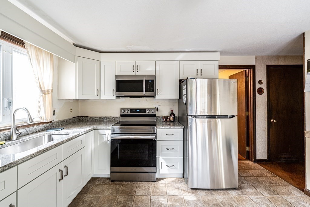 47 Hopkins Road Westfield, MA 01085 - Photo 5 of 26 Gallery Image 5